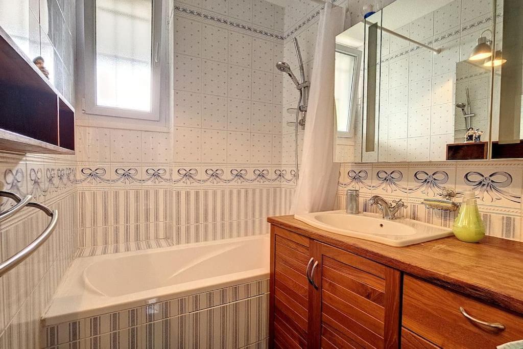 Paris Et Versailles A Proximite ! Севр Экстерьер фото